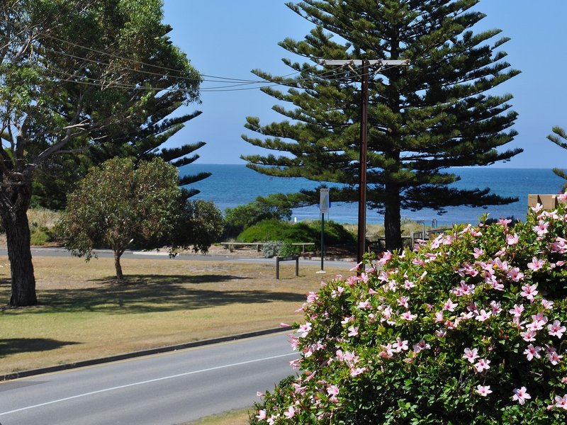 Photo - 2/5 Harbour View Terrace, Victor Harbor SA 5211 - Image 2