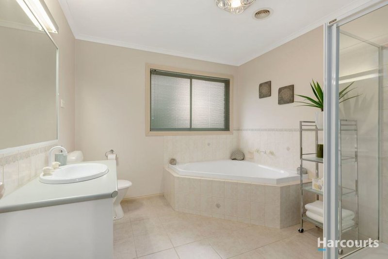 Photo - 25 Harry Nance Close, Lysterfield VIC 3156 - Image 7