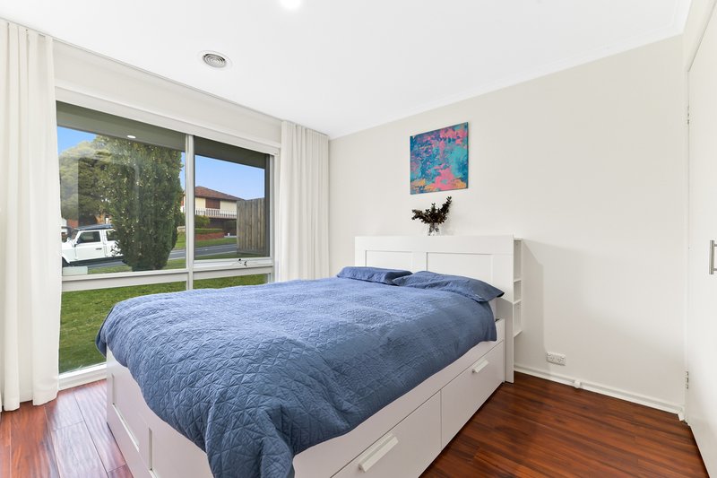 Photo - 25 Haverbrack Drive, Mulgrave VIC 3170 - Image 7