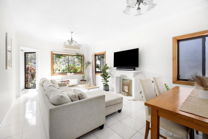 Photo - 25 Headland Road, North Curl Curl NSW 2099 - Image 2