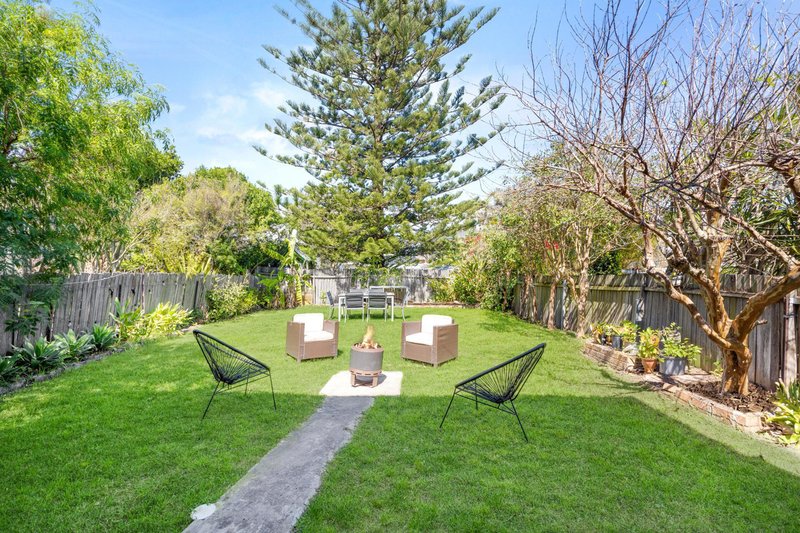 Photo - 25 Headland Road, North Curl Curl NSW 2099 - Image 9