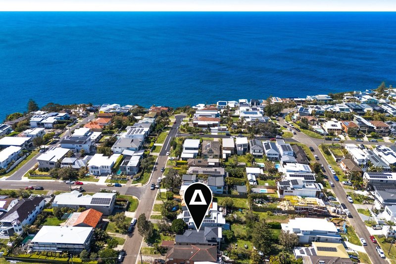 Photo - 25 Headland Road, North Curl Curl NSW 2099 - Image 10