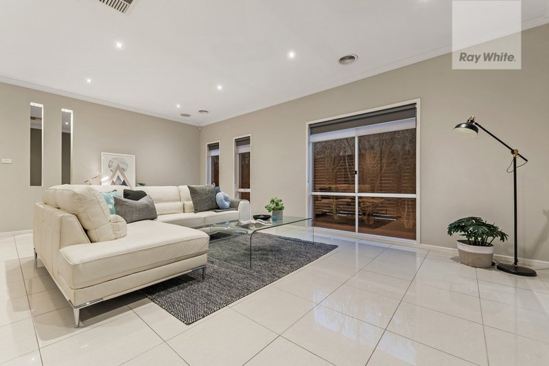 Photo - 25 Hedges Street, Craigieburn VIC 3064 - Image 6