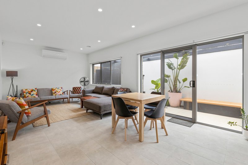 Photo - 2/5 Helms Street, Newcomb VIC 3219 - Image 3