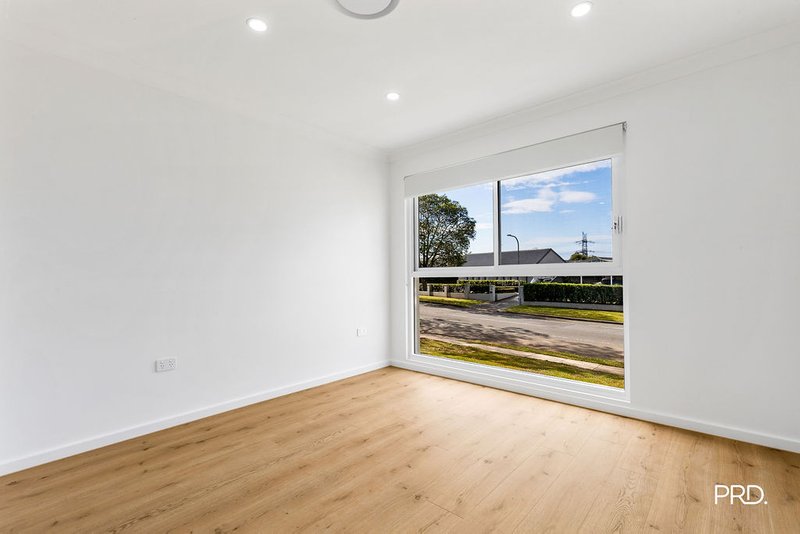Photo - 25 Henry Lawson Avenue, Werrington County NSW 2747 - Image 4