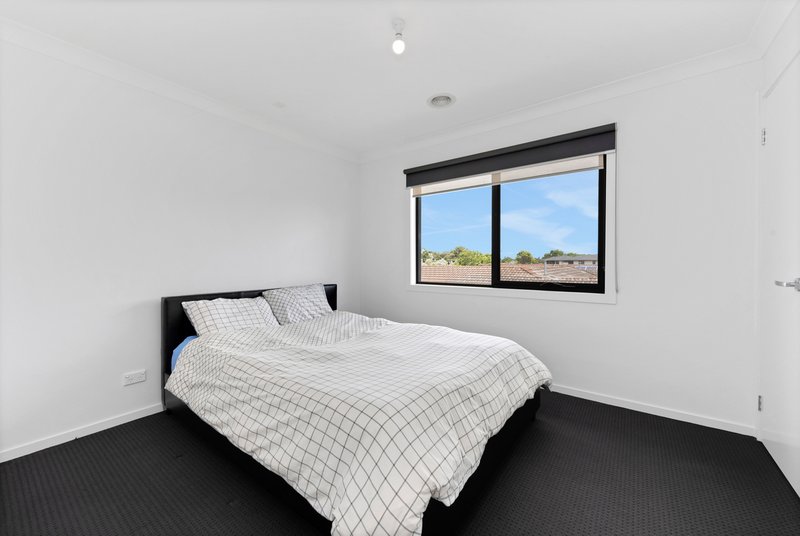 Photo - 2/5 Henry Street, Pakenham VIC 3810 - Image 8