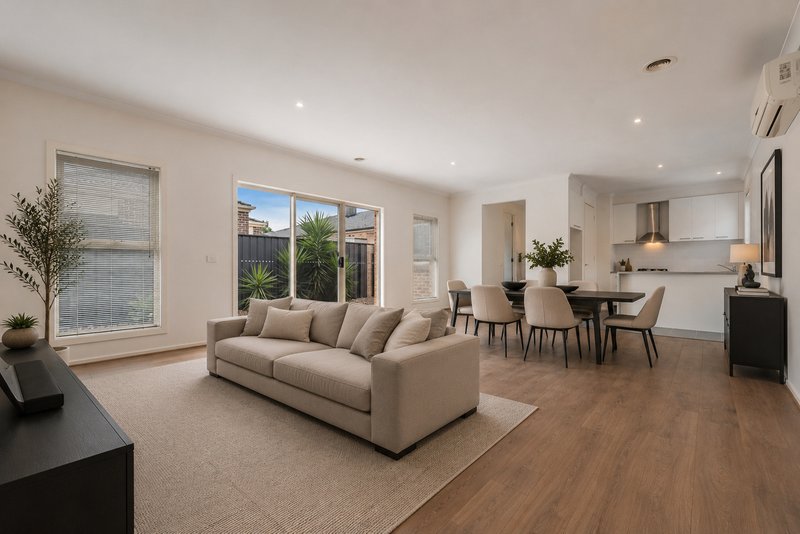 Photo - 25 Highbury Circuit, Craigieburn VIC 3064 - Image 4