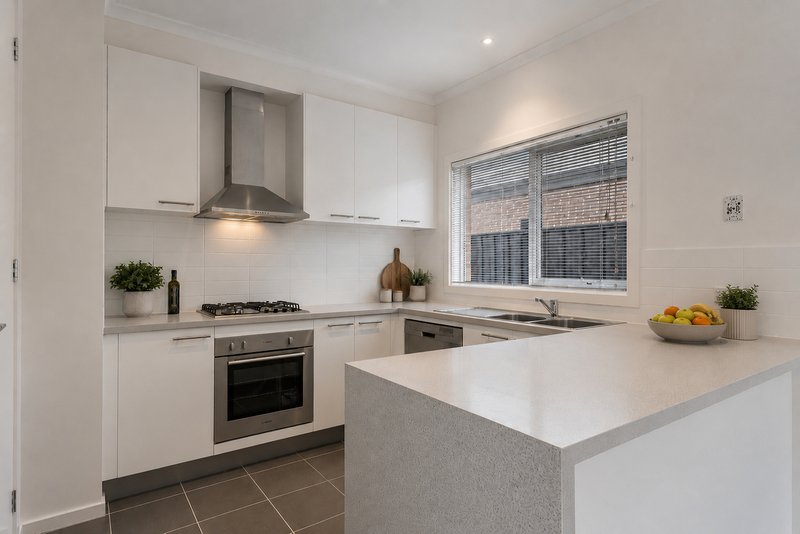Photo - 25 Highbury Circuit, Craigieburn VIC 3064 - Image 5