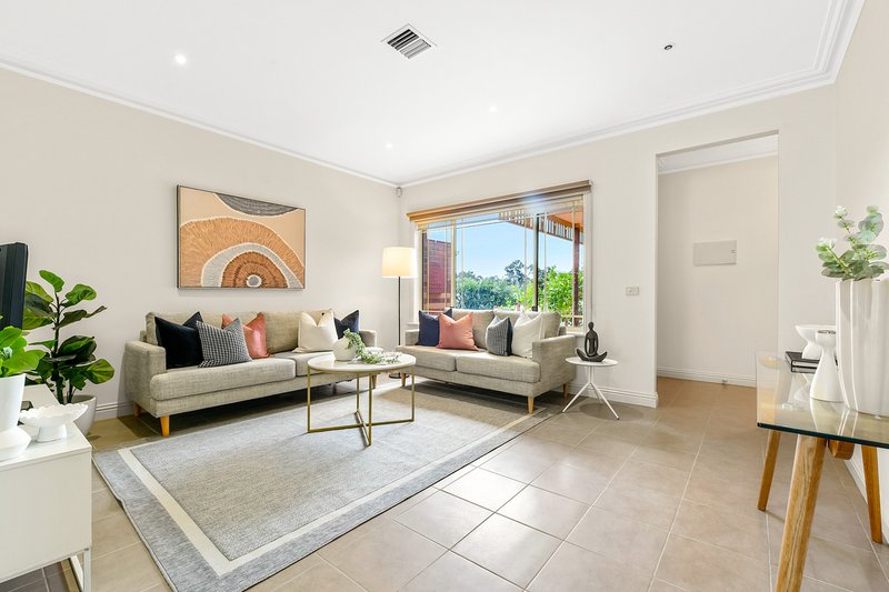 Photo - 2/5 Highland Avenue, Oakleigh East VIC 3166 - Image 3