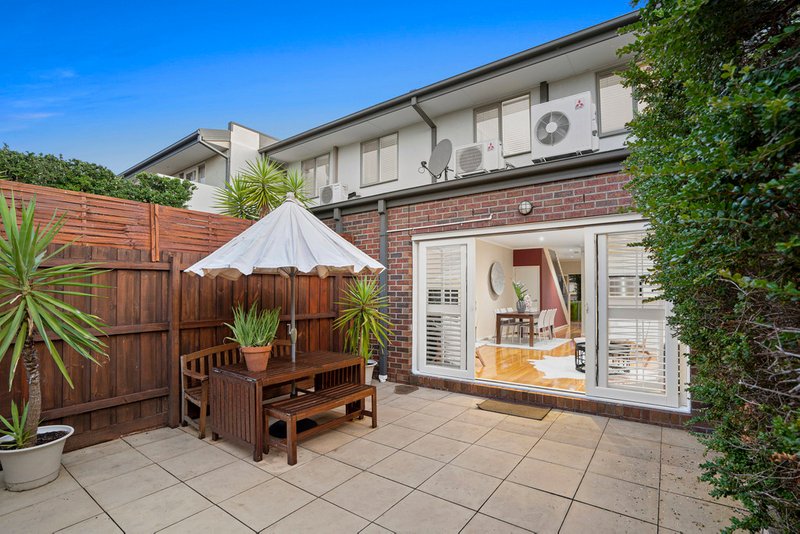 Photo - 25 Highview Road, Bentleigh East VIC 3165 - Image 2