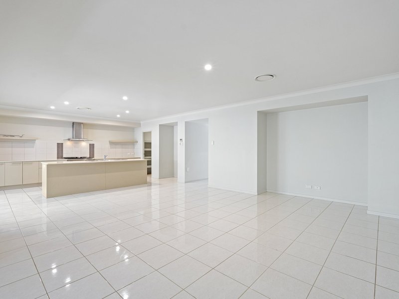 Photo - 25 Hillside Terrace, St Lucia QLD 4067 - Image 3