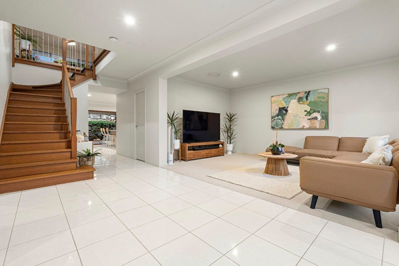 Photo - 25 Hillside Terrace, St Lucia QLD 4067 - Image 4