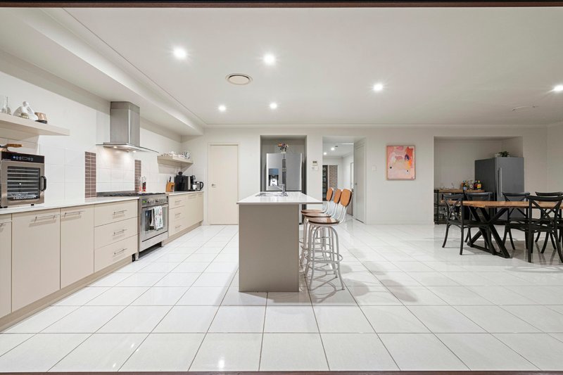 Photo - 25 Hillside Terrace, St Lucia QLD 4067 - Image 7