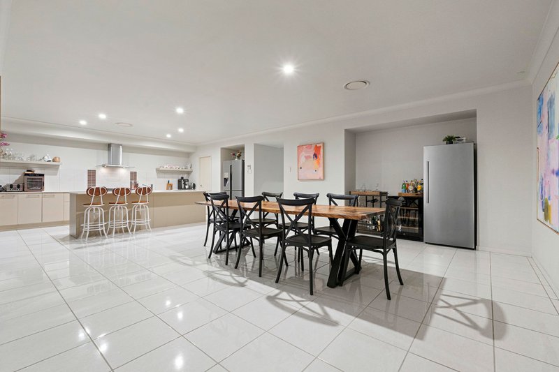 Photo - 25 Hillside Terrace, St Lucia QLD 4067 - Image 11