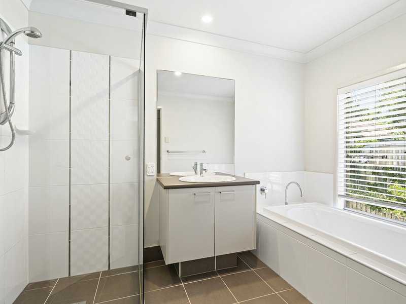 Photo - 25 Hillside Terrace, St Lucia QLD 4067 - Image 22