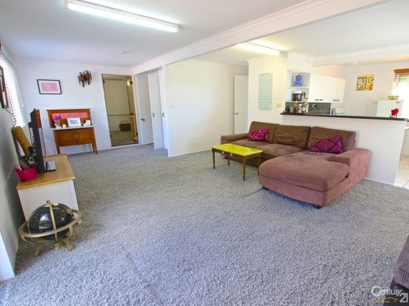 Photo - 25 Hilltop Crescent, Maroochydore QLD 4558 - Image 7