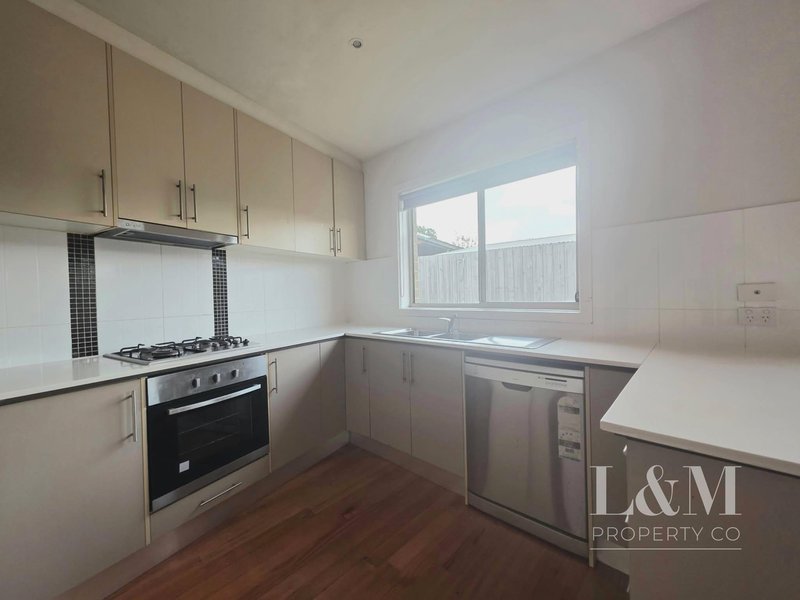 Photo - 2/5 Hilton Street, Craigieburn VIC 3064 - Image 6