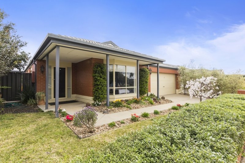 Photo - 25 Hindmarsh Drive, Manor Lakes VIC 3024 - Image 10