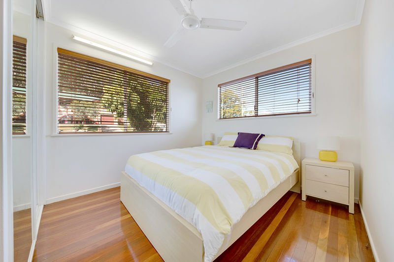 Photo - 25 Holland Street, West Gladstone QLD 4680 - Image 12