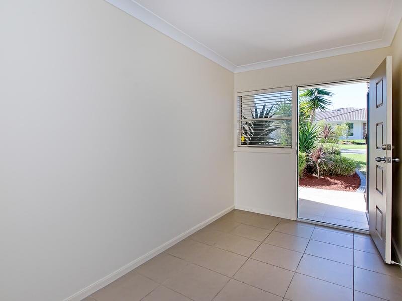 Photo - 25 Holterman Crescent, Redbank Plains QLD 4301 - Image 4