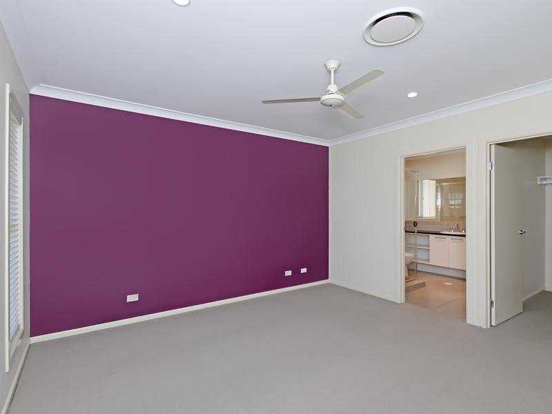 Photo - 25 Holterman Crescent, Redbank Plains QLD 4301 - Image 6