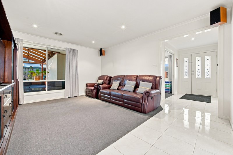 Photo - 25 Honey Myrtle Way, Cranbourne VIC 3977 - Image 2