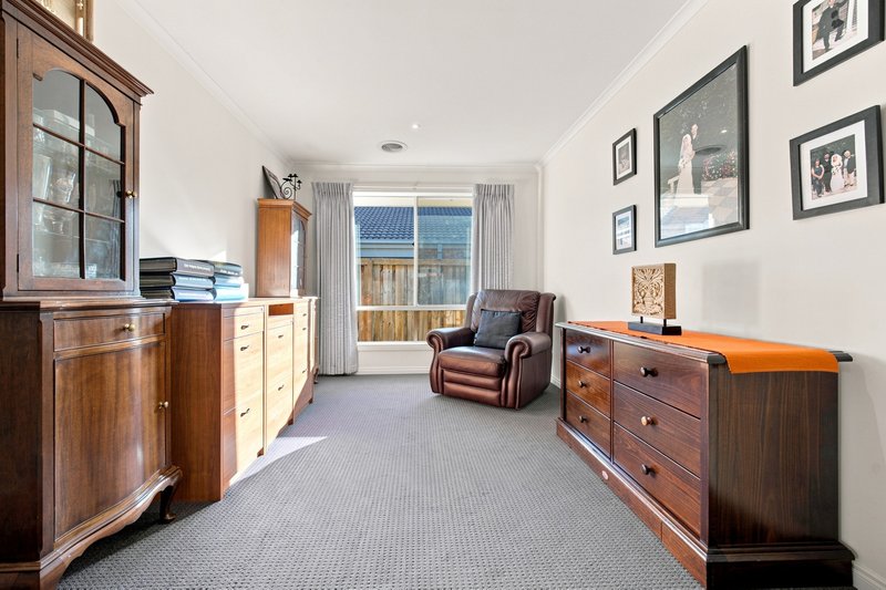 Photo - 25 Honey Myrtle Way, Cranbourne VIC 3977 - Image 4