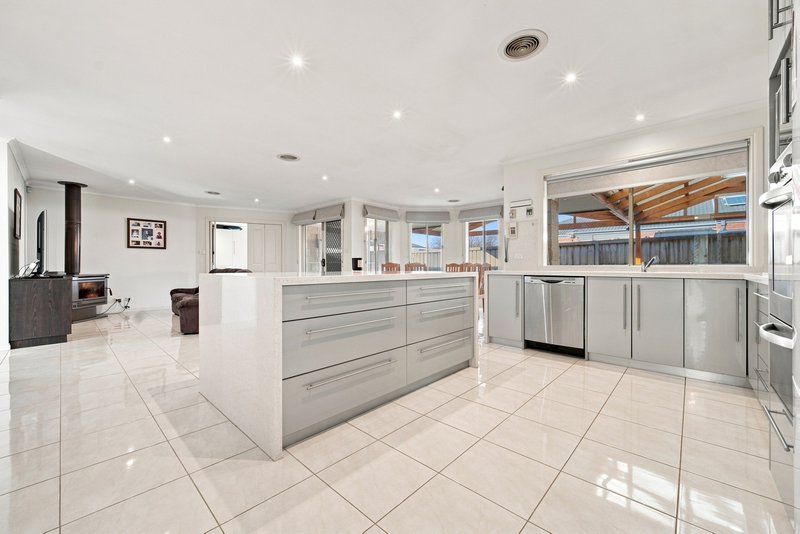 Photo - 25 Honey Myrtle Way, Cranbourne VIC 3977 - Image 6