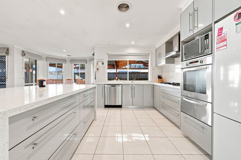 Photo - 25 Honey Myrtle Way, Cranbourne VIC 3977 - Image 7