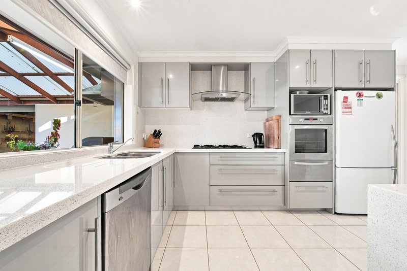 Photo - 25 Honey Myrtle Way, Cranbourne VIC 3977 - Image 8