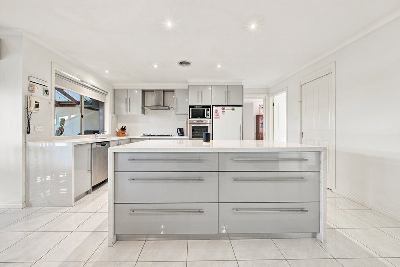 Photo - 25 Honey Myrtle Way, Cranbourne VIC 3977 - Image 9