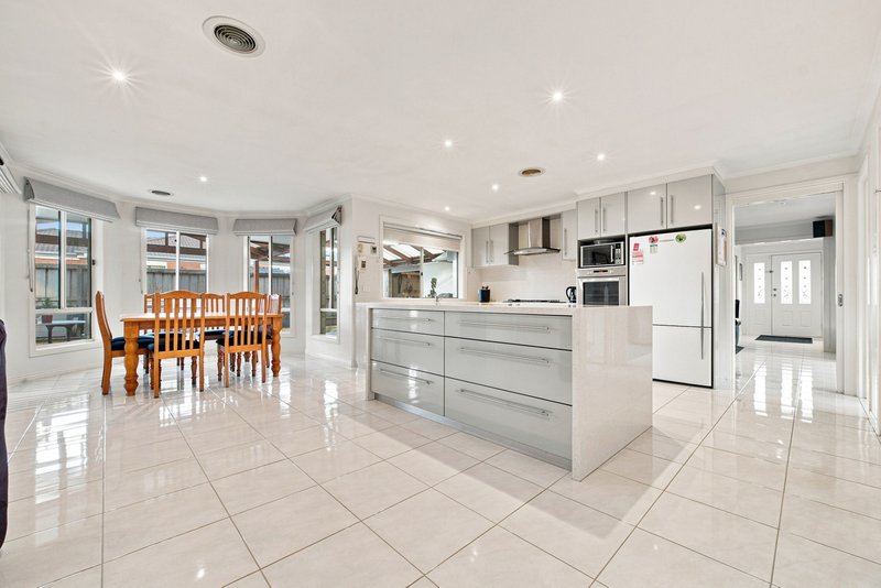 Photo - 25 Honey Myrtle Way, Cranbourne VIC 3977 - Image 10