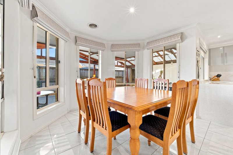 Photo - 25 Honey Myrtle Way, Cranbourne VIC 3977 - Image 11