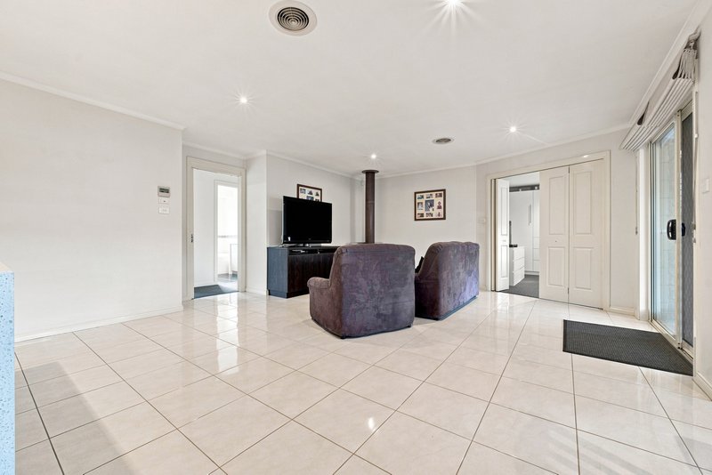 Photo - 25 Honey Myrtle Way, Cranbourne VIC 3977 - Image 12