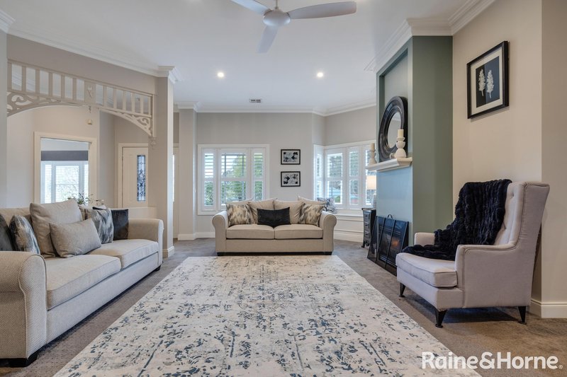 Photo - 25 Hopbush Avenue, Sunbury VIC 3429 - Image 8