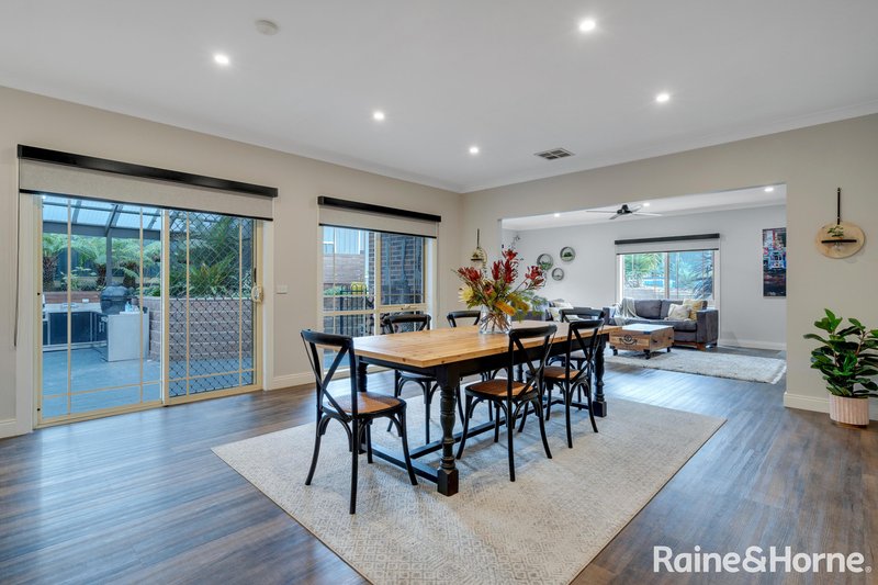 Photo - 25 Hopbush Avenue, Sunbury VIC 3429 - Image 14