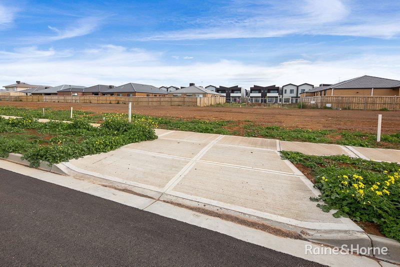 Photo - 25 Hubbard Street, Wyndham Vale VIC 3024 - Image 4