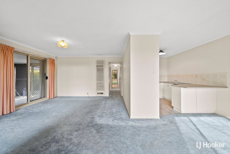 Photo - 25 Hugh Mckay Crescent, Dunlop ACT 2615 - Image 3