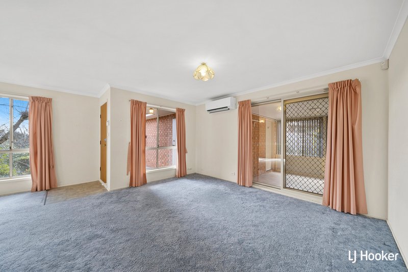 Photo - 25 Hugh Mckay Crescent, Dunlop ACT 2615 - Image 6