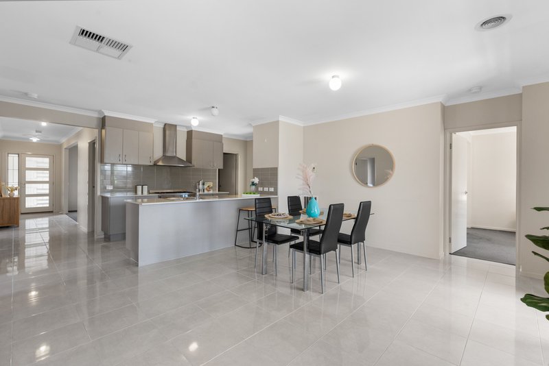 Photo - 25 Hughes Street, Hoppers Crossing VIC 3029 - Image 3