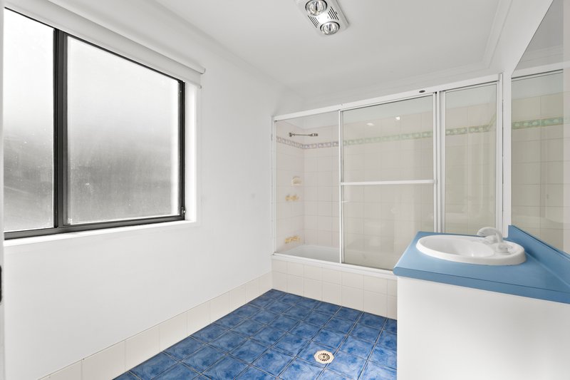 Photo - 25 Inwood Place, The Gap QLD 4061 - Image 11