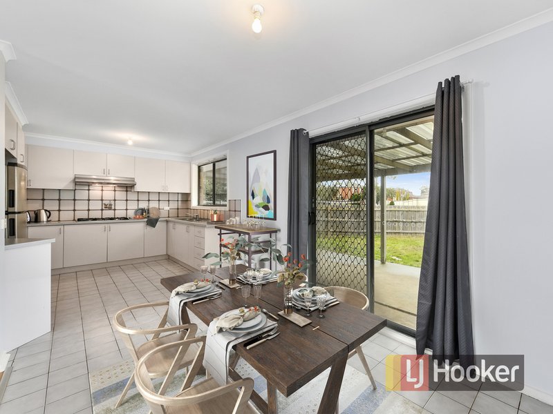 Photo - 2/5 Jarrah Court, Narre Warren VIC 3805 - Image 3