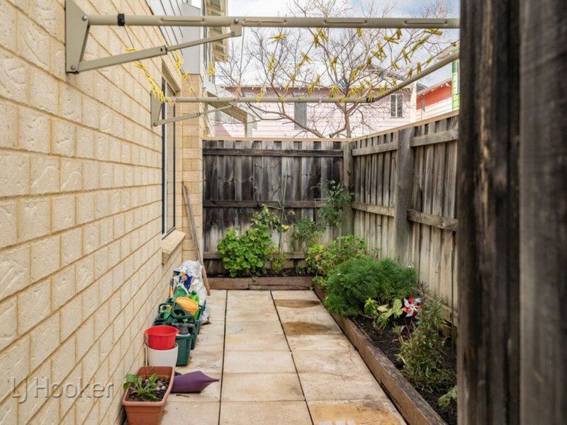 Photo - 2/5 Johnson Road, Maylands WA 6051 - Image 6