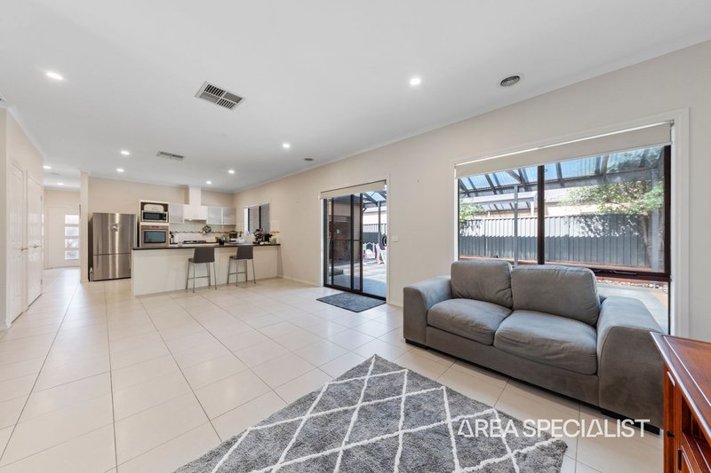 Photo - 25 Joseph Banks Drive, Pakenham VIC 3810 - Image 5