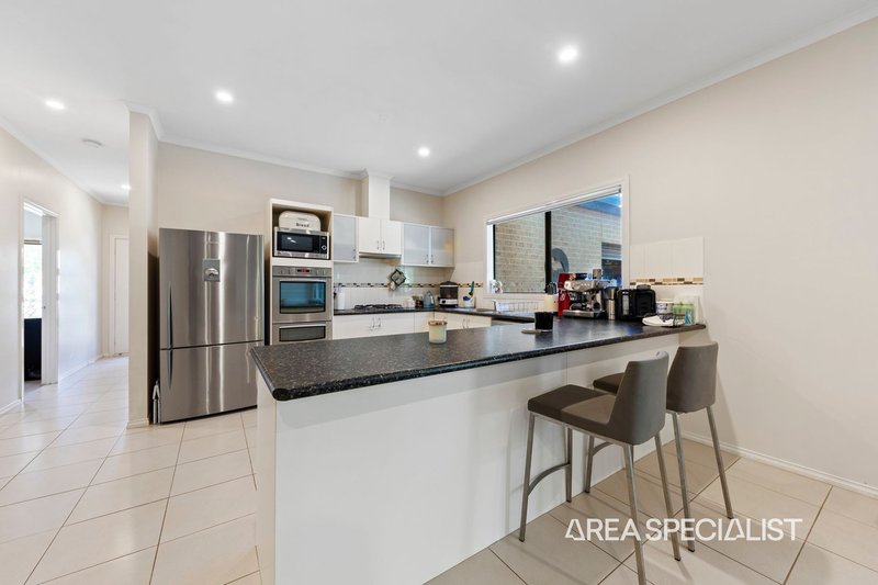 Photo - 25 Joseph Banks Drive, Pakenham VIC 3810 - Image 6