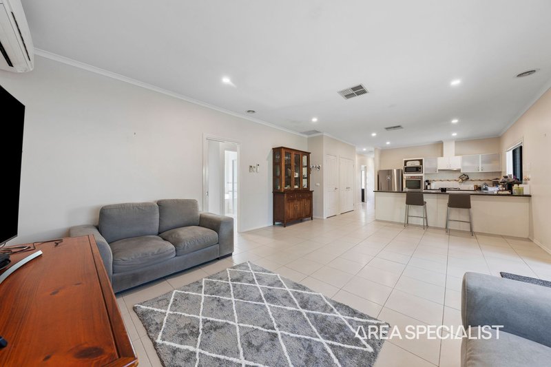 Photo - 25 Joseph Banks Drive, Pakenham VIC 3810 - Image 8