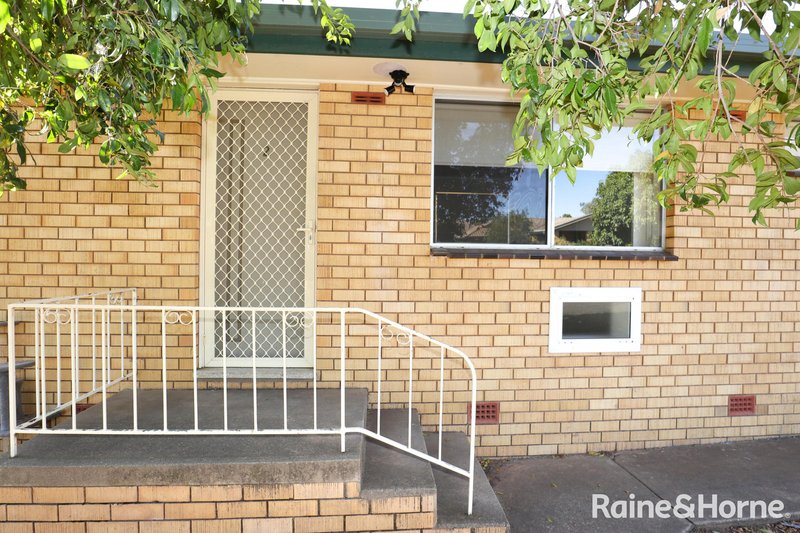 2/5 Joyes Place, Tolland NSW 2650