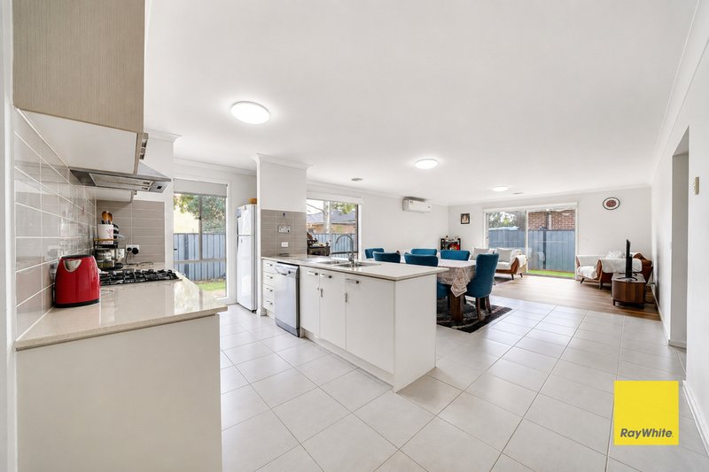 Photo - 25 Jupiter Drive, Truganina VIC 3029 - Image 10