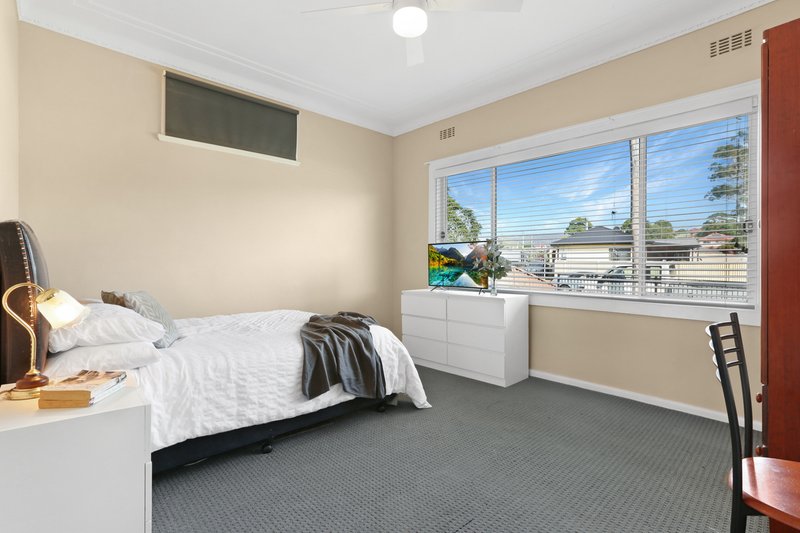 Photo - 25 Kapooka Avenue, Dapto NSW 2530 - Image 6