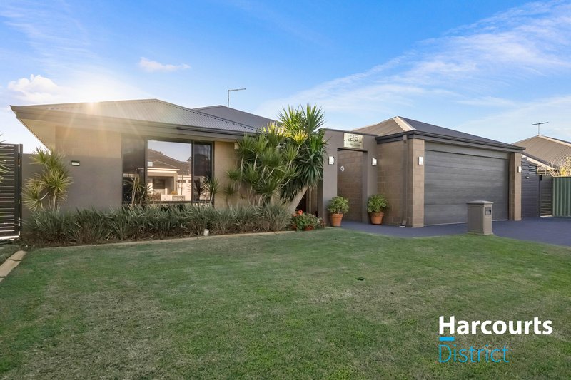 Photo - 25 Karlak Circuit, Forrestfield WA 6058 - Image 1